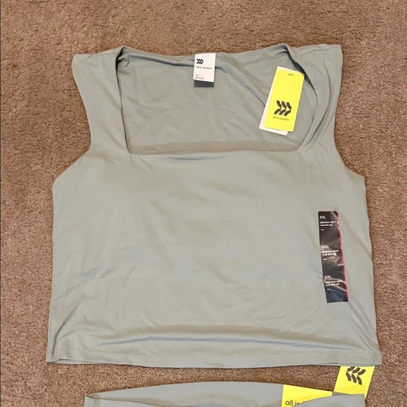 New All in Motion 2 Piece Sage Work Out Set - Picture 2 of 10